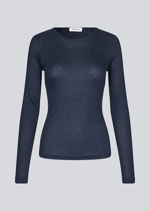 HarperMD LS top is a slim-fitting top with long sleeves and a round neck made from a thin, soft jersey.&nbsp;