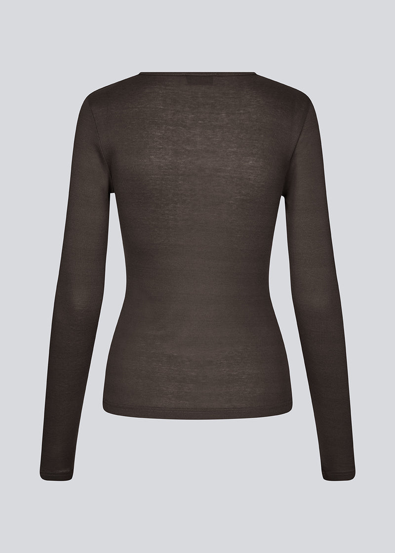 HarperMD LS top is a slim-fitting top with long sleeves and a round neck made from a thin, soft jersey.&nbsp;