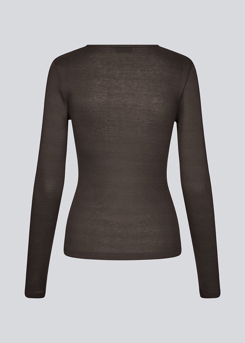 HarperMD LS top is a slim-fitting top with long sleeves and a round neck made from a thin, soft jersey.&nbsp;