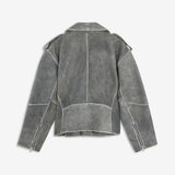 Grey leather jacket in soft lamb leather with bias zipper in front, lapels with push buttons, and long sleeves with zipper. The jacket is oversized. HullaMD jacket has bias front pockets with zip closure in front. Lined. The model is 175 cm and wears a size S/36.