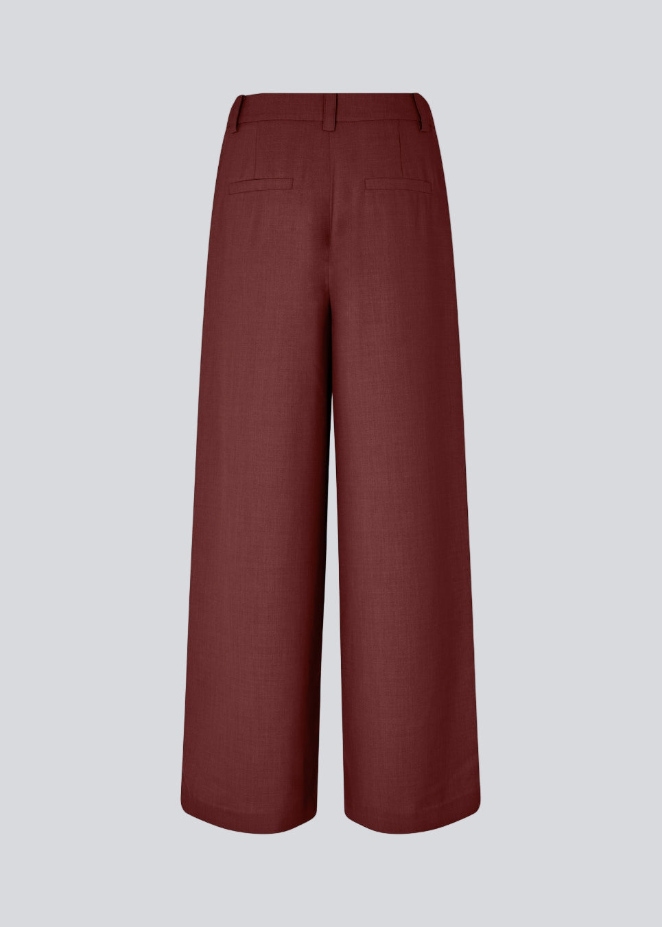 Red pants in our classic gale-design, but in a lighter material. GaleMD 2 wide pants have wide legs with pleats and side pockets. The model is 175 cm and wears a size s/36.
