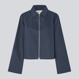 Simple jacket in navy with wide sleeves in a cotton mix. NalaniMD jacket has a loose fit, zipper closure and two front pockets.&nbsp;