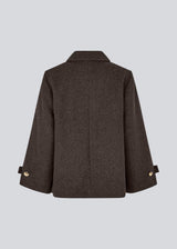 Classic short jacket in a wool mix. Ofiamd jacket has a relaxed fit, hidden button closure and collar. The model is 175 cm and wears a size s/36.