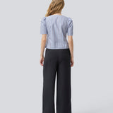 Short-sleeved top with tiband in 100% cotton. TimeMD top has a loose fit, a square neckline, and puff sleeves.