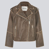 Jacket in soft lamb leather with bias zipper in front, lapels with push buttons and long sleeves with zipper. HullaMD jacket has bias front pockets with zip closure in front. Lined. The model is 175 cm and wears a size S/36.
