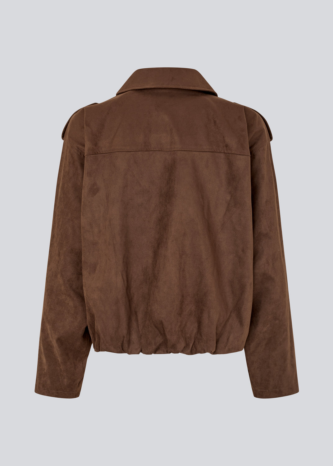 Short brown jacket made from a soft, suede-like material. Features a classic shirt collar, hidden zip and button closure at the front, and practical front pockets. The structured shoulders with strap details and the slightly elasticated hem add a modern, tailored touch. A versatile and stylish piece, perfect for transitional weather and everyday wear.