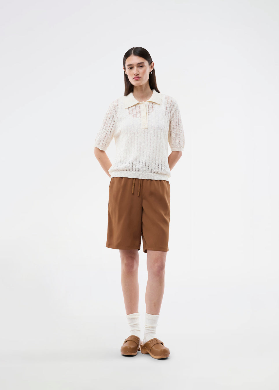 Short-sleeve polo in a sheer knit pattern. The AgnesMD SS Polo features classic details such as a collar, buttons, and ribbed edges. A modern and feminine polo that combines lightness with timeless design.