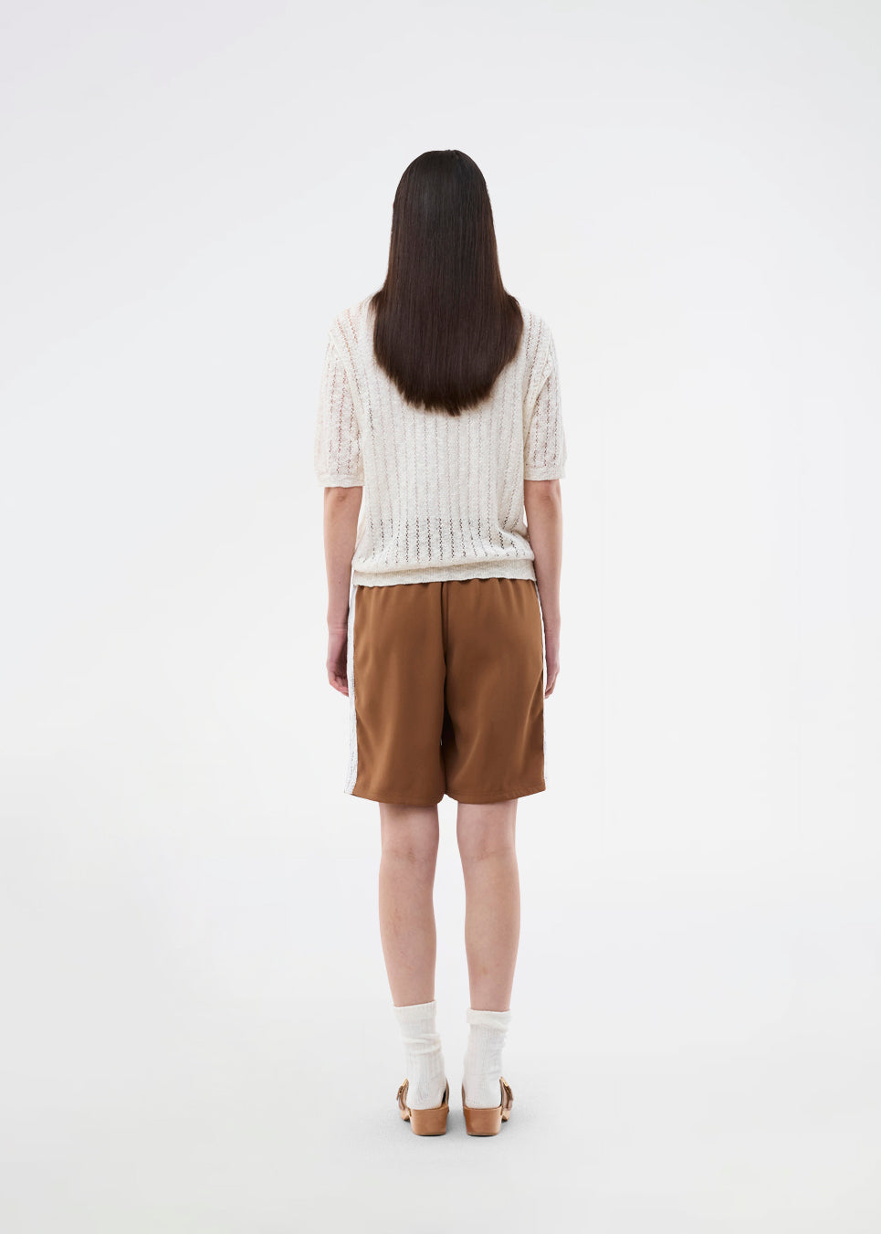 Short-sleeve polo in a sheer knit pattern. The AgnesMD SS Polo features classic details such as a collar, buttons, and ribbed edges. A modern and feminine polo that combines lightness with timeless design.