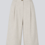 GaleMD linen and cotton shorts have a classic design. The shorts have knee-length, wide legs with press pleats for an elegant look.