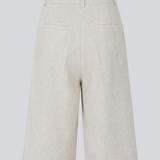 GaleMD linen and cotton shorts have a classic design. The shorts have knee-length, wide legs with press pleats for an elegant look.