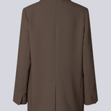 Gale blazer in dark brown has a classic and elegant design, fulfilled by the beautiful revers collar and a long fit. The blazer has a button closure at the front and a chest pocket on the left side.  Buy matching pants: Gale straight pants or Gale Pants in the same color to complete the look. 
