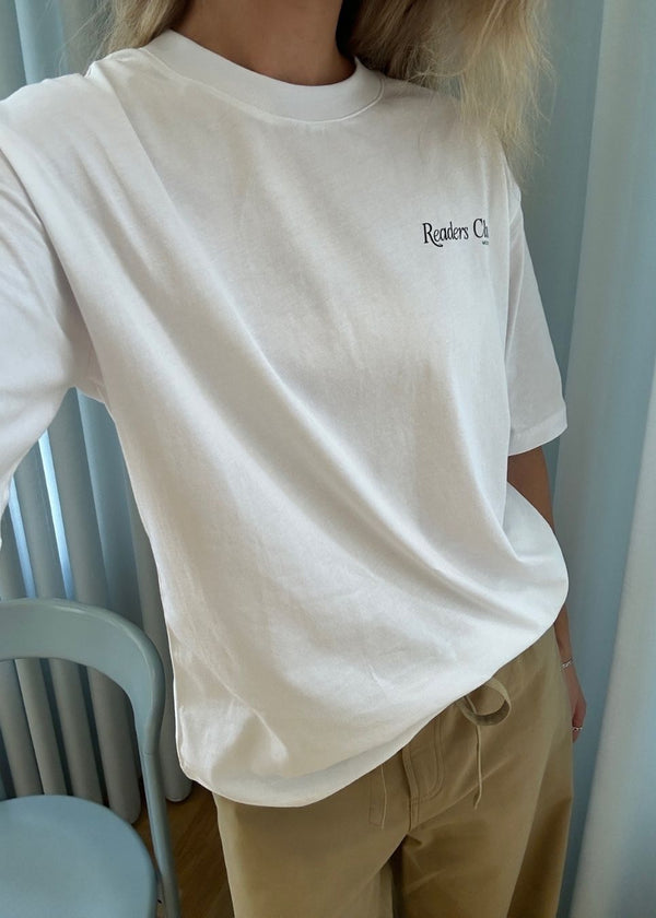 Loose T-shirt with print in 100% cotton. Pipemd t-shirt has an oversized fit and a round neckline. The model is 175 cm and wears a size s/36.