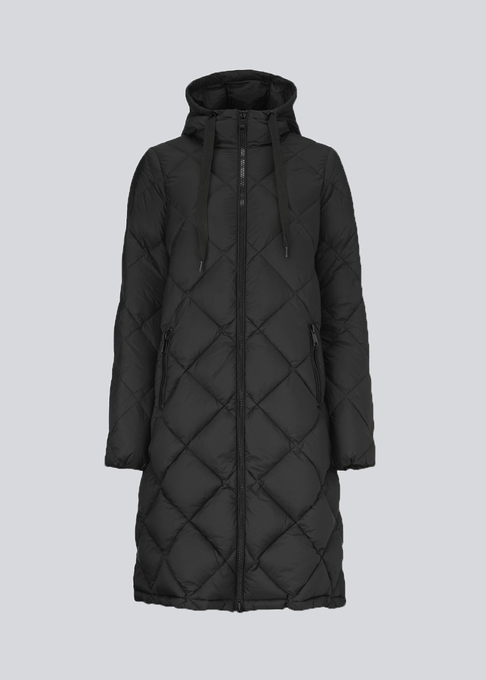 Smart down coat in black in a diamond quilt. The coat has a hood with adjustable strings and two zipped pockets. Kyra coat has a down filling, which gives outstanding insulation from the cold - even on the coldest days. Keep you warm down to -15 degrees. It’s water repellant, wind resistant.