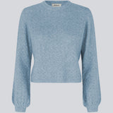 Knitted jumper in light blue with long balloon sleeves and a round neck. AlvesMD o-neck has a dainty drop needle pattern containing wool. Ribbed trimmings.
