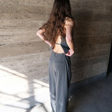 Sleeveless top with thin straps. Tuesdaysmd top has an open back and adjustable straps. The model is 175 cm and wears a size s/36.