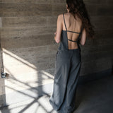 Sleeveless top with thin straps. Tuesdaysmd top has an open back and adjustable straps. The model is 175 cm and wears a size s/36.