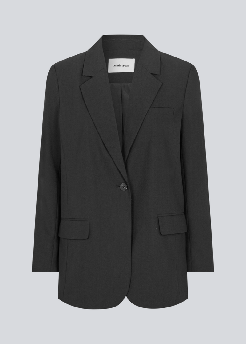 GaleMD 2 blazer in black features the classic and well-known Gale design, but in a lighter quality. The blazer has a button closure in front and a chest pocket on the left side.