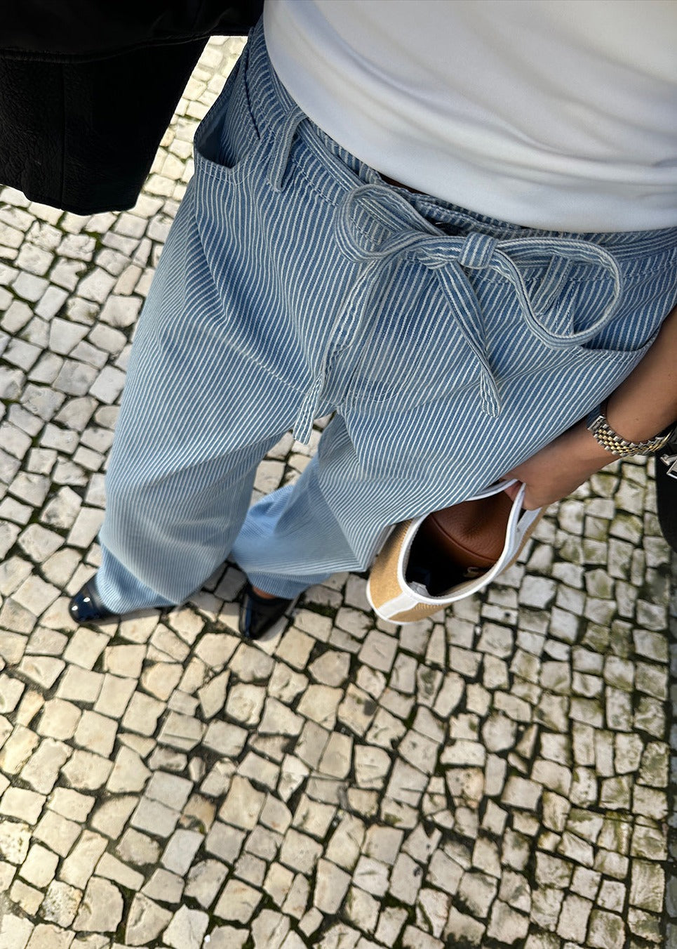 Jeans with wide legs in cotton denim in soft blue with white stripes. IsoldeMD pants have a high waist, front and back pockets, and a tie band at the waist.&nbsp;