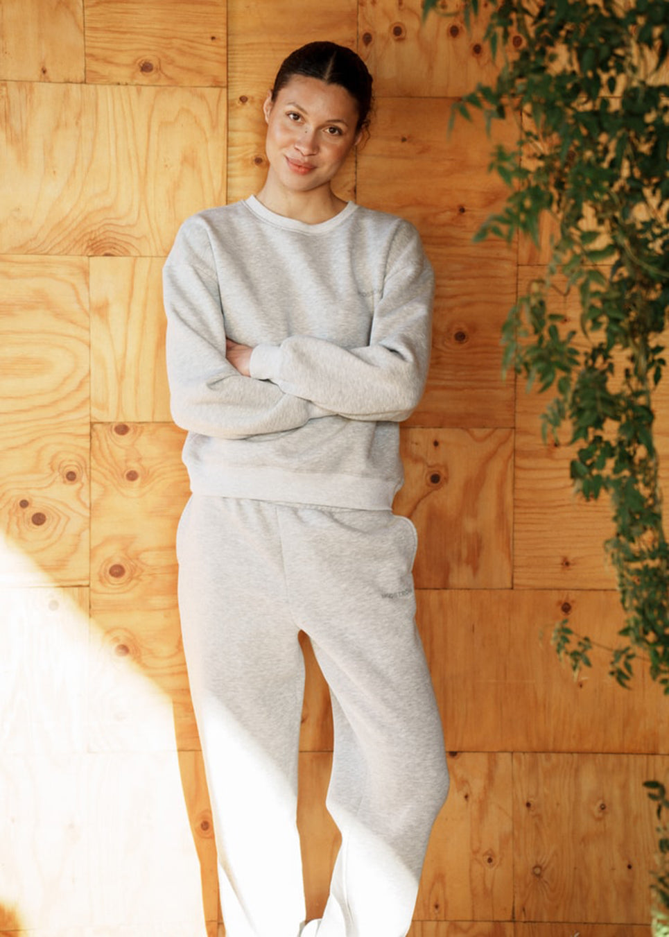 Sweatshirt in grey with logo made in a cotton mixture. TiaMD sweat has a round neckline and ribbing at the sleeves and bottom.