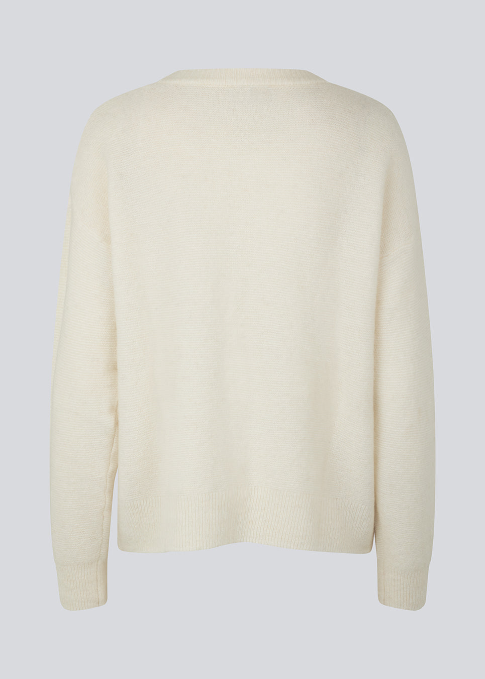 Fine-knitted jumper with wool and llama wool. AdrianMD o-neck has a round neck and long sleeves with ribbed trimmings. Dropped shoulders and a casual fit.