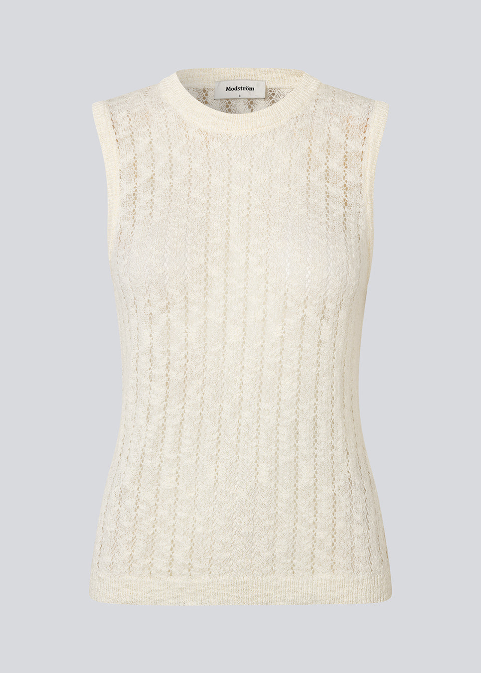 Sleeveless top in a sheer knit pattern. The AgnesMD Top features a round neckline and is perfect for layering. A modern and lightweight top that combines elegance with versatility.
