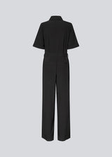 Shirt-inspired jumpsuit with a waist belt. The AgneteMD Jumpsuit features details such as a collar, button closure, short wide sleeves, straight legs, and pressed creases. A modern choice that combines comfort with style.