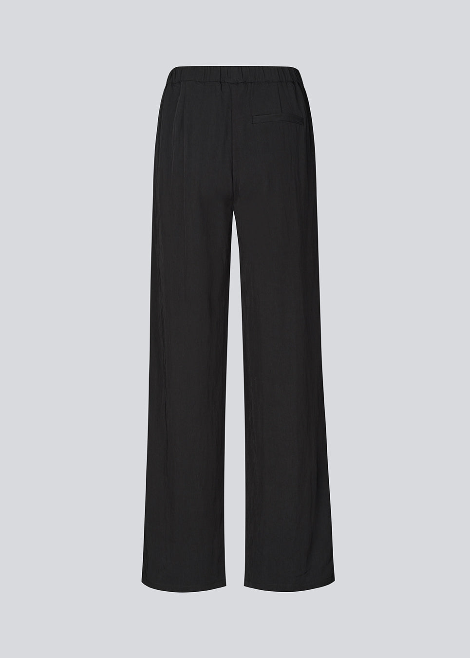 Light and comfortable pants. The AgneteMD Pants feature side pockets, loose legs, and an elastic waistband. These stylish pants combine comfort with a modern, relaxed look.