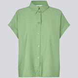 Short-sleeve shirt in a lightweight fabric. The AidaMD Shirt features classic details such as a collar and button closure. A timeless and elegant shirt, perfect for both everyday wear and more sophisticated looks.