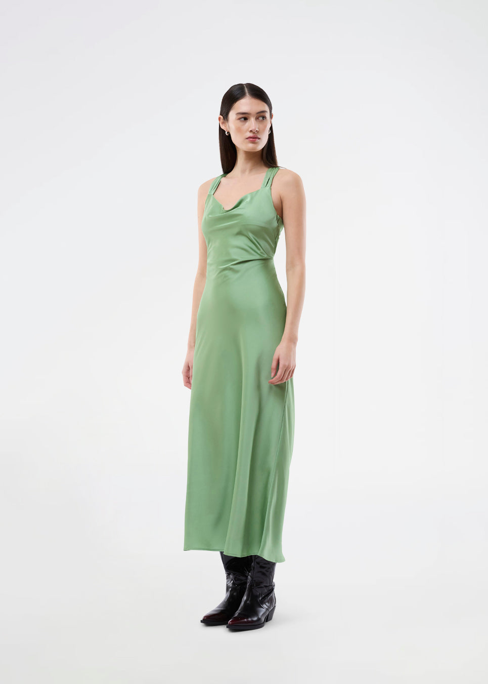 Long dress in lustrous satin with an open back. The AijaMD Dress features a feminine design with a beautifully draped skirt, a fitted waist, draping at the bust, and an elegant crisscross back. Made from 100% recycled polyester, it’s perfect for both evening and party looks.