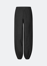 Balloon pants in 100% organic cotton. The AkselMD Pants feature side pockets and elastic at the waist and ankles, creating a balloon effect. Chic and stylish pants, perfect for both everyday wear and more dressed-up looks.