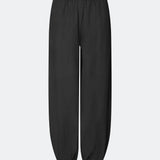 Balloon pants in 100% organic cotton. The AkselMD Pants feature side pockets and elastic at the waist and ankles, creating a balloon effect. Chic and stylish pants, perfect for both everyday wear and more dressed-up looks.