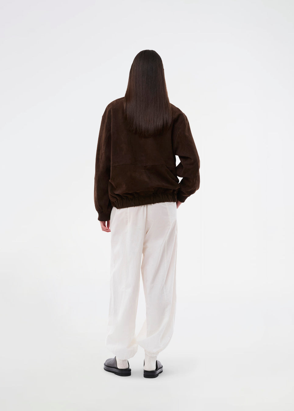 Balloon pants in 100% organic cotton. The AkselMD Pants feature side pockets and elastic at the waist and ankles, creating a balloon effect. Chic and stylish pants, perfect for both everyday wear and more dressed-up looks.