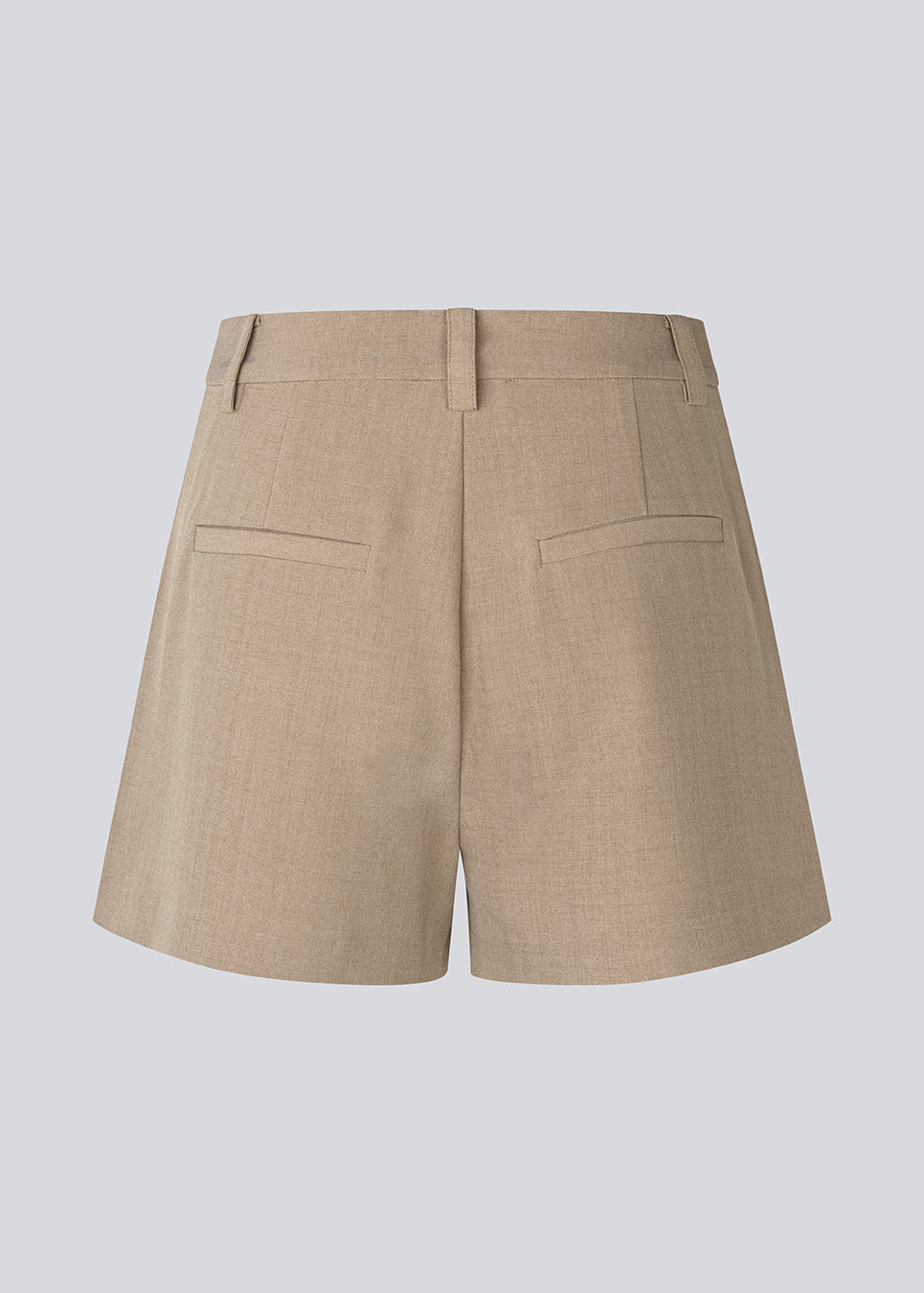 Tailored shorts. The AlayaMD Shorts feature classic details such as belt loops and a button-and-zip fly closure. A stylish and modern choice that combines classic design with summer-ready comfort.