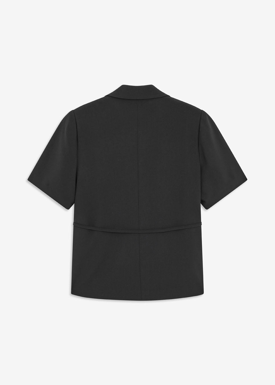 Short-sleeve blazer with a waist tie for a flattering fit. The AlayaMD SS Blazer features a classic notched collar, button closure, and pockets. A modern and elegant choice that combines timeless design with a feminine silhouette.