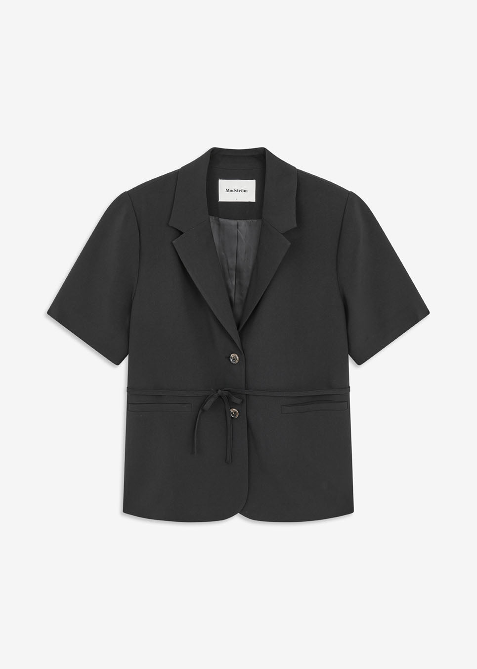 Short-sleeve blazer with a waist tie for a flattering fit. The AlayaMD SS Blazer features a classic notched collar, button closure, and pockets. A modern and elegant choice that combines timeless design with a feminine silhouette.