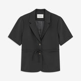 Short-sleeve blazer with a waist tie for a flattering fit. The AlayaMD SS Blazer features a classic notched collar, button closure, and pockets. A modern and elegant choice that combines timeless design with a feminine silhouette.