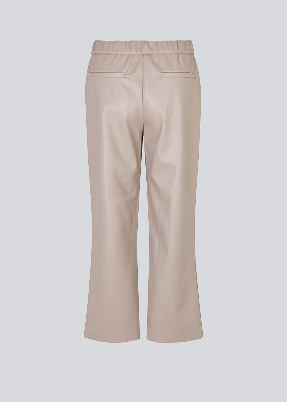 Ankle-length pants in beige with a casual fit in PU leather. AlmaMD pants have a covered elastication at the waist and a lightly flared leg.