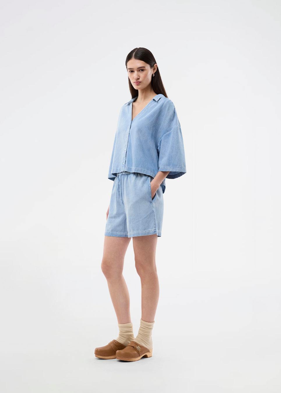 Light cotton denim shorts. The AlvarMD Shorts feature adjustable drawstrings at the waist and a relaxed, loose fit for all-day comfort. Classic details and lightweight fabric make them perfect for laid-back summer looks.