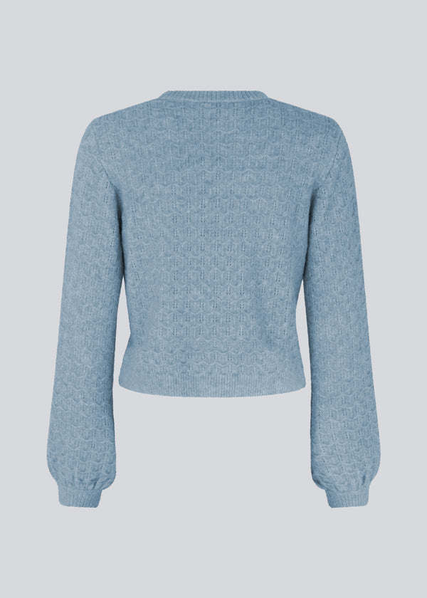 Knitted jumper in light blue with long balloon sleeves and a round neck. AlvesMD o-neck has a dainty drop needle pattern containing wool. Ribbed trimmings.