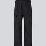Black pants in recycled nylon. AmayaMD pants have a high waist and straight legs with adjustable drawstring at hem. Covered elasticated waist and two large pockets on the legs.