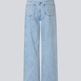 Cool jeans with seam detailing. The AprilMD Jeans feature classic details such as pockets, belt loops, and a button-and-zip fly closure. A modern and stylish choice for everyday looks.