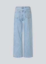Cool jeans with seam detailing. The AprilMD Jeans feature classic details such as pockets, belt loops, and a button-and-zip fly closure. A modern and stylish choice for everyday looks.