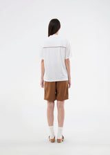 Sporty T-shirt with a chest logo. The AroobMD T-Shirt is made from lightweight fabric and features sporty details such as seam stripes and a V-neck with ribbed trim. A modern and relaxed T-shirt, perfect for sporty everyday looks.