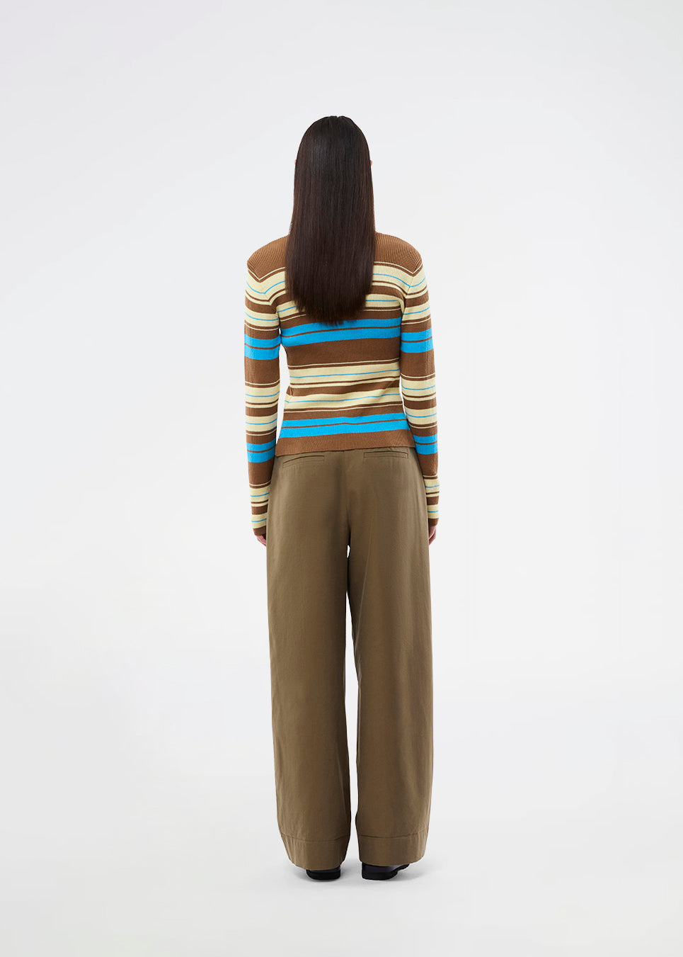 Long-sleeve cardigan with a polo collar and stripes. The AslanMD Cardigan is made from ribbed 100% organic cotton with elastic for a snug and comfortable fit. Perfect for layering or as an elegant everyday favorite.
 