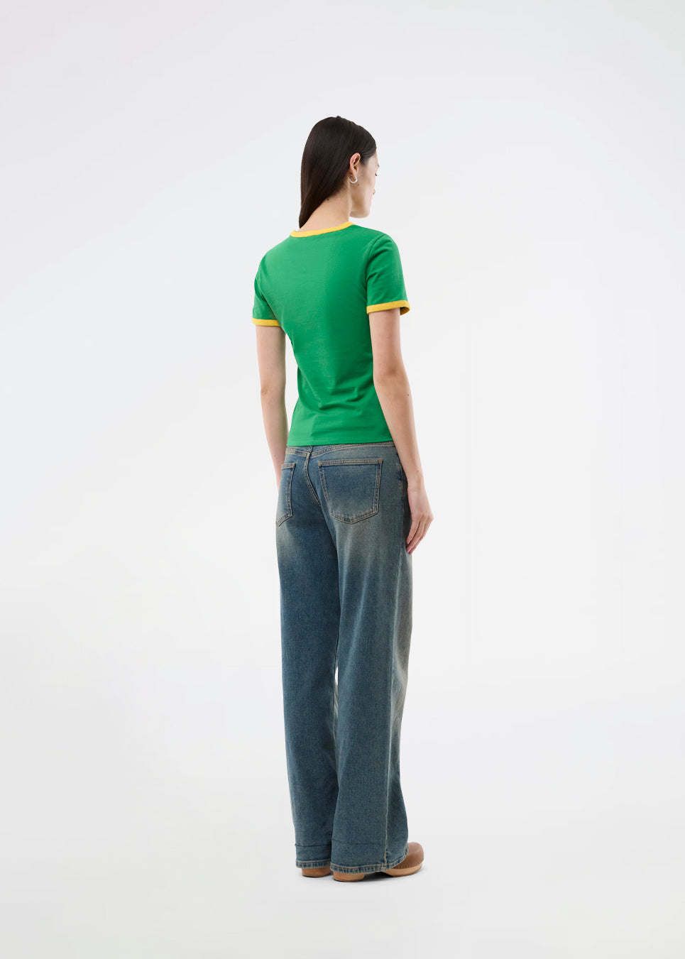 Fitted T-shirt with Brazil logo. The AstaMD Brasil T-Shirt features contrast trims on the short sleeves and round neckline. A sporty and modern T-shirt, perfect for everyday and casual looks.
 