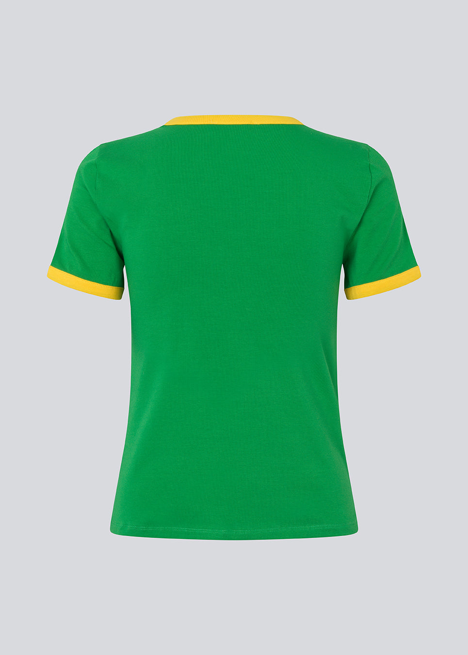 Fitted T-shirt with Brazil logo. The AstaMD Brasil T-Shirt features contrast trims on the short sleeves and round neckline. A sporty and modern T-shirt, perfect for everyday and casual looks.
 
