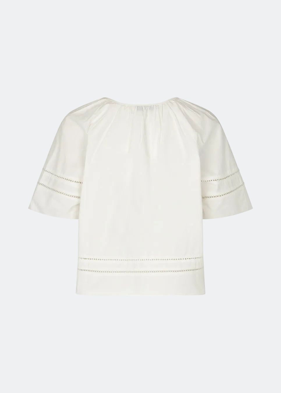 Short-sleeve blouse with embroidery details. The AyoMD Top has a relaxed fit with gathered details at the neckline and a V-neckline with a single button. Made from a lightweight 100% organic cotton fabric, perfect for a feminine and relaxed look.