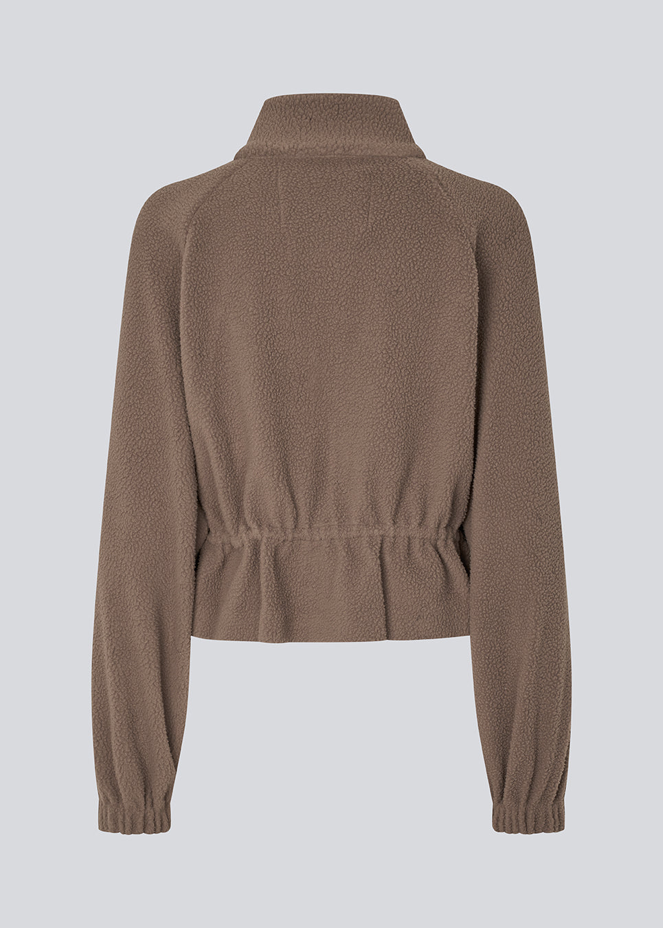 Fleece jacket with modern, sporty details. The BadraMD Jacket is made from 100% recycled polyester and features a zip closure, subtle chest logo, elasticated cuffs, and an adjustable drawstring at the waist.