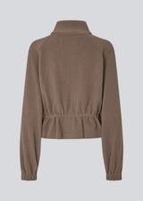 Fleece jacket with modern, sporty details. The BadraMD Jacket is made from 100% recycled polyester and features a zip closure, subtle chest logo, elasticated cuffs, and an adjustable drawstring at the waist.