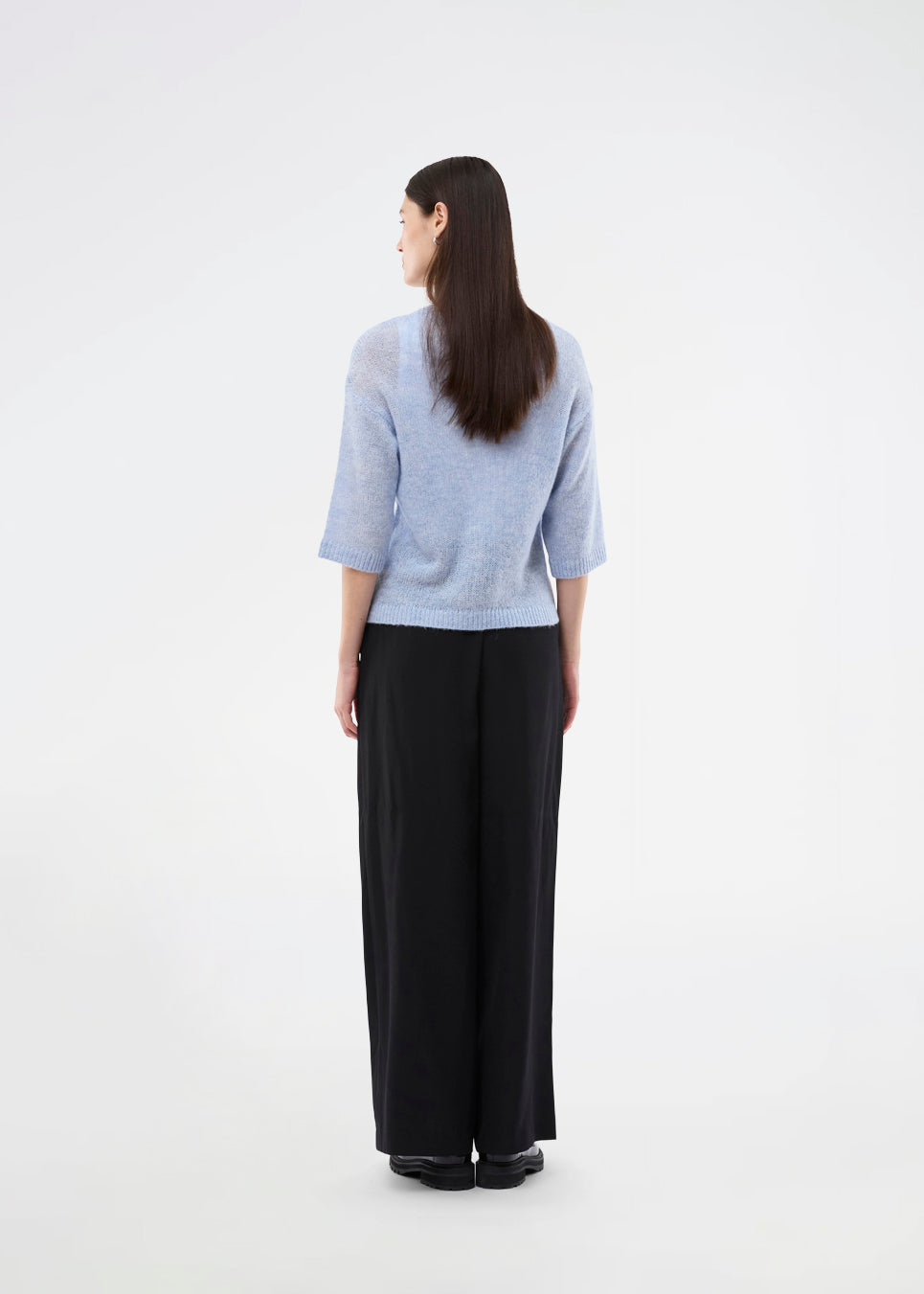3/4-sleeve cardigan in lightweight, soft knit. The BailorMD Cardigan features ribbed trims, a button closure, and a relaxed fit – perfect worn alone or as a trendy layering piece.